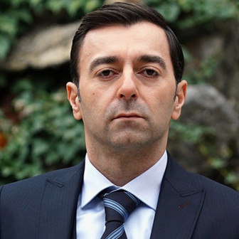 Çukur'un Metin'i Cem Uslu sevgilisi Gubse Ceren Geçalp ile evlendi
