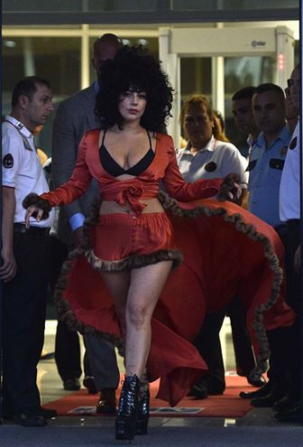 Lady Gaga İstanbul'a böyle geldi - Resim: 1