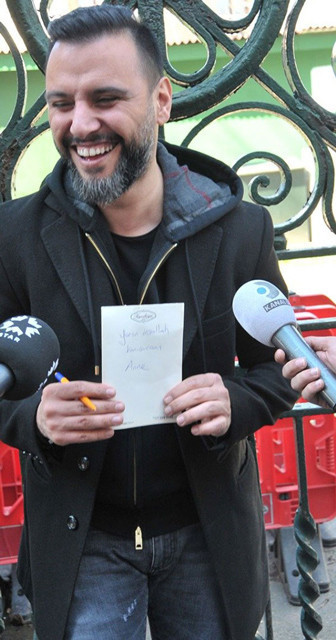 Alişan daha fazla dayanamadı cami kapısında not yazdı - Resim: 4