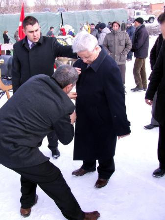 Vali baktı koruma el attı - Resim: 1