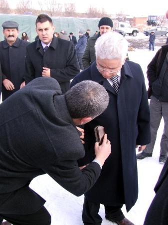 Vali baktı koruma el attı - Resim: 2