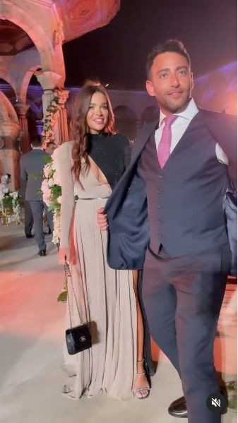 Fenomen Ezgi Fındık dekolteli kıyafetlerle camide imam nikahına katıldı! Kilise gibi... - Resim: 1