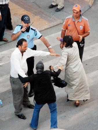 Saç saça baş başa kavga ettiler - Resim: 1