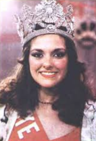 55'lik Aydan Şener'in bikinili fotoğrafı olay oldu - Resim: 1