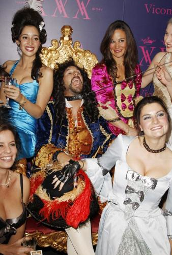 Ünlü baldız gecelerde fena dağıttı - Resim: 2