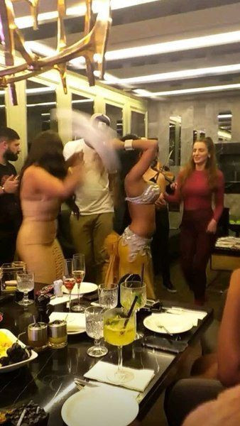 Galatasaray'da dansöz oynatan futbolcular kararı Fatih Terim şaşırttı - Resim: 2