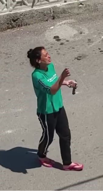 Antalya'da bıçaklı kadın mahalleliyi canından bezdirdi - Resim: 4