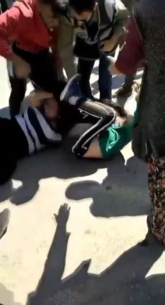 Antalya'da bıçaklı kadın mahalleliyi canından bezdirdi - Resim: 1