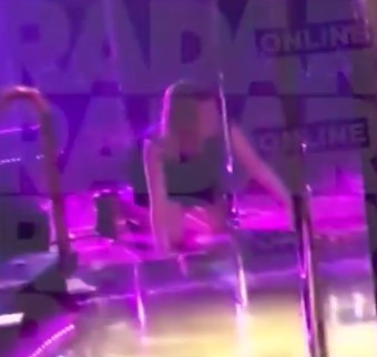 Çıplak fotoğraflardan sonra ünlü oyuncunun direk dansı videoları çıktı - Resim: 4