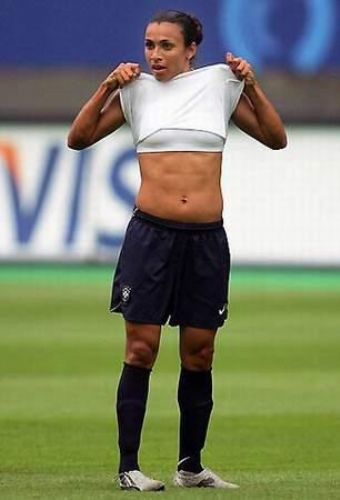 Kadınlar futbol oynarsa... - Resim: 2