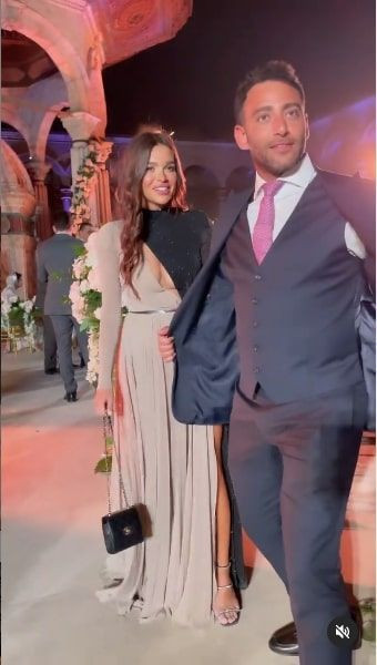 Fenomen Ezgi Fındık dekolteli kıyafetlerle camide imam nikahına katıldı! Kilise gibi... - Resim: 3