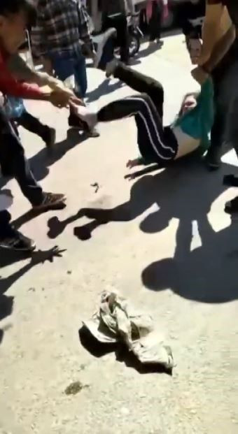 Antalya'da bıçaklı kadın mahalleliyi canından bezdirdi - Resim: 2