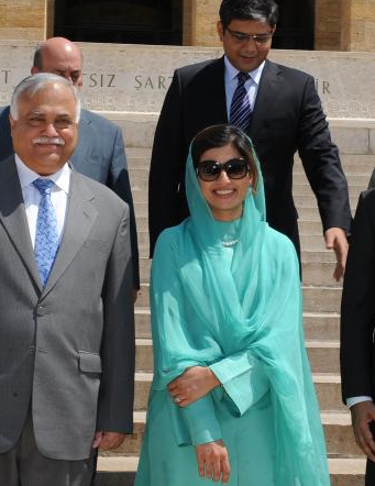 Aynı gün iki elbise değiştirdi - Resim: 3