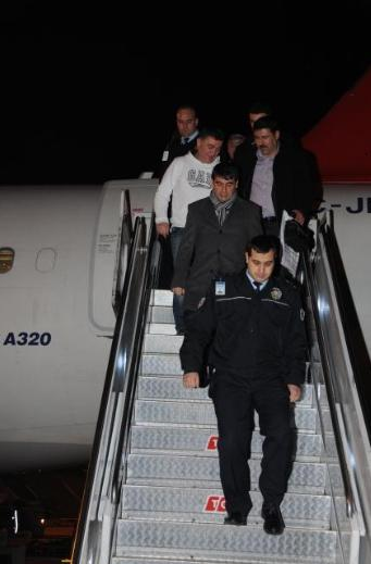 Ayhan Çarkın 'o mezarları' gösteriyor  - Resim: 4