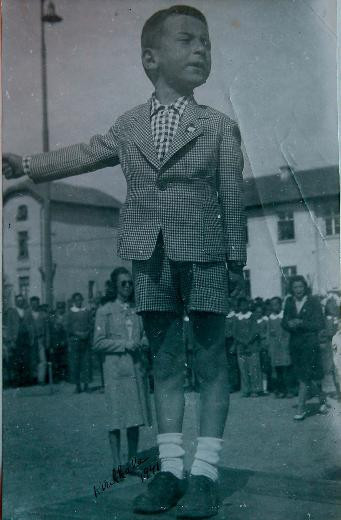 Tuncel Kurtiz'in çocukluğu - Resim: 1