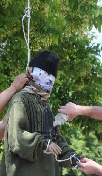 Apo'yu böyle astılar - Resim: 2