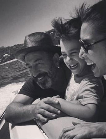 Fotoğraftaki o ayrıntıya yorum yağdı - Resim: 2