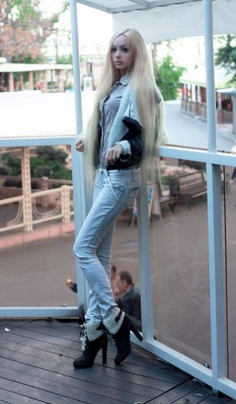 Porselen bebek olabilmek için servetini harcadı - Resim: 4