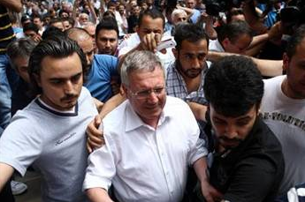 Aziz Yıldırım kimdir? - Resim: 3