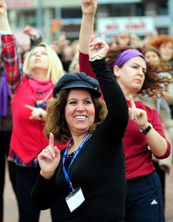 İstanbul'da yer yerinden oynadı - Resim: 2