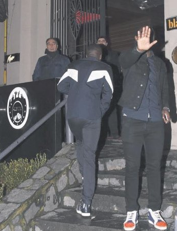 Ahlaksız teklif! 3 güzelle basıldı küfürler savurdu - Resim: 2