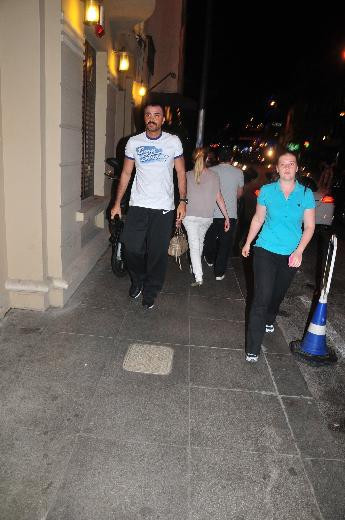 Belediye otobüsü ünlü çifti korkuttu - Resim: 4