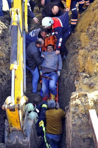 Samsun'da kanalizasyon çalışmasında göçük - Resim: 4