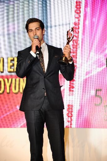 Çağatay Ulusoy ile Serenay Sarıkaya barıştı mı? - Resim: 4