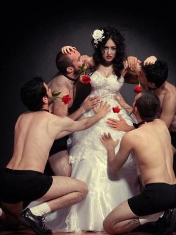 Çok eşliliğe ironik destek - Resim: 4