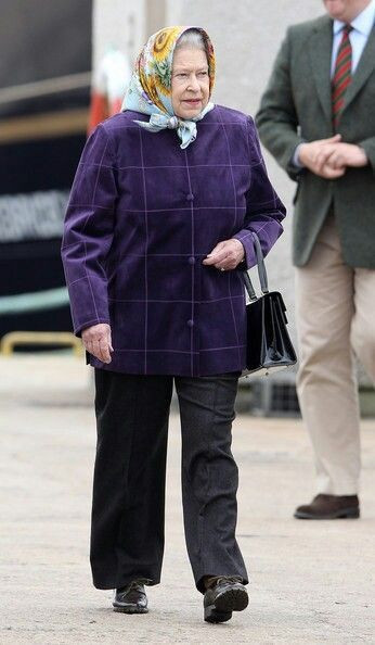 Kraliçe 2. Elizabeth kendisini tanımayan ABD'li turistleri işletmiş! - Resim: 2