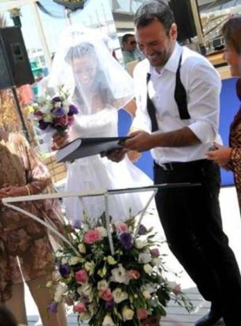 Gelinlik giymeye doyamayan ünlüler - Resim: 4