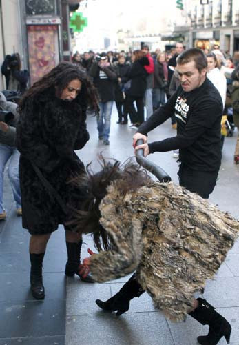Sokak ortasında çıplak protesto! - Resim: 1