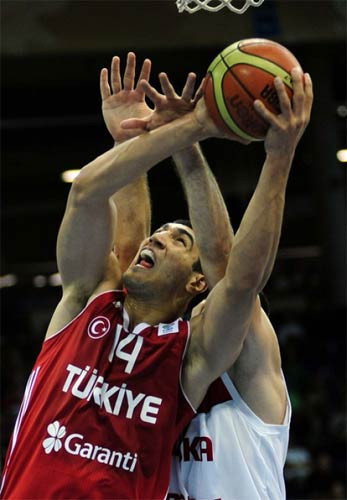 12 Dev Adam'a hakem engeli - Resim: 4