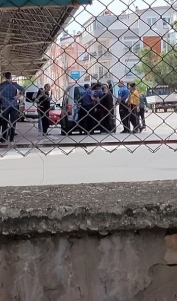 Antalya'da bıçaklı kadın mahalleliyi canından bezdirdi - Resim: 3