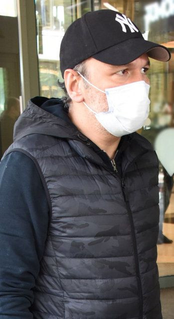 Koronavirüsü atlatan Ali Sunal eşiyle görüntülendi 'Kötü günler geride kaldı' - Resim: 3