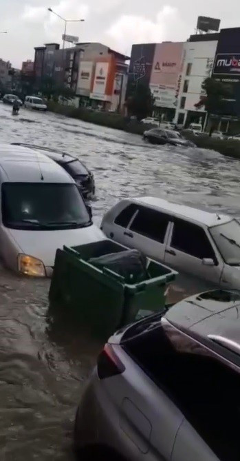 Meteoroloji uyarmıştı, İzmir'i yine sağanak vurdu - Resim: 2
