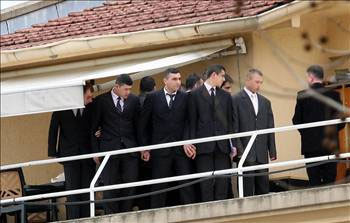 Komutanlara etten duvar - Resim: 2