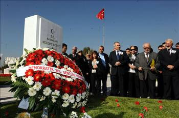 Türk siyasetinin Karaoğlan'ı Bülent Ecevit - Resim: 1