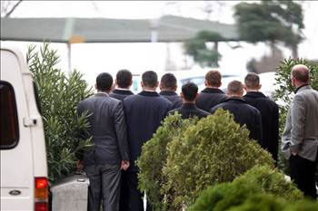 Komutanlara etten duvar - Resim: 1