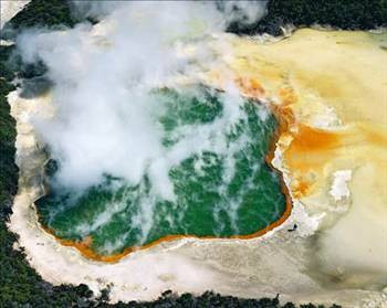 Kırmızı sıcak suların büyüsü - Resim: 4