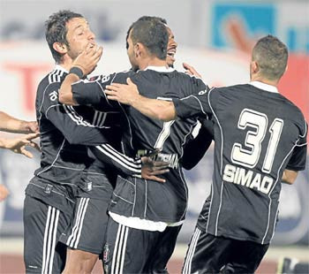 Nihat Kahveci'ye bir şeyler oldu - Resim: 1