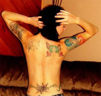 Facebook'taki en güzel dövmeli kızlar - Resim: 3