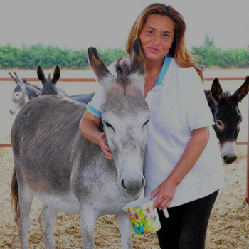 İzmir'de eşek sütü çiftliği kurdu! Eşek sütünün litresi 120 lira kansere deva - Resim: 1