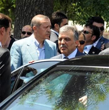 Naaşını devletin zirvesi omuzladı - Resim: 4