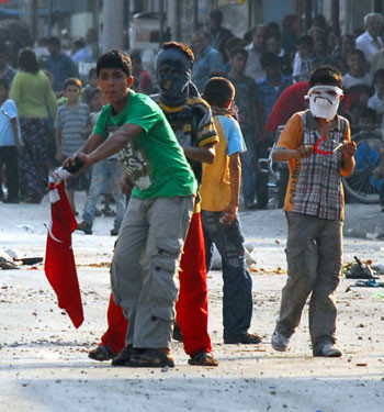 Çocukları yine ön saflara attılar - Resim: 1