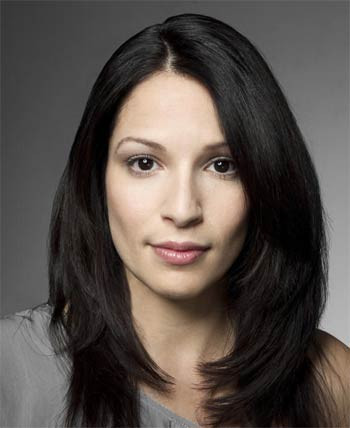 Seksi olduğu için bankadan kovuldu - Resim: 1