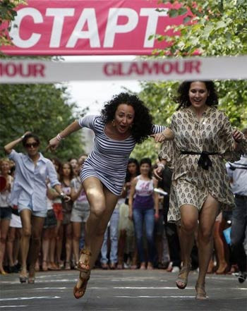 Rus kızlarının topuk yarışı - Resim: 2