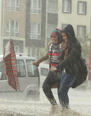 Sağanak yağış Eskişehir'i felç etti - Resim: 4