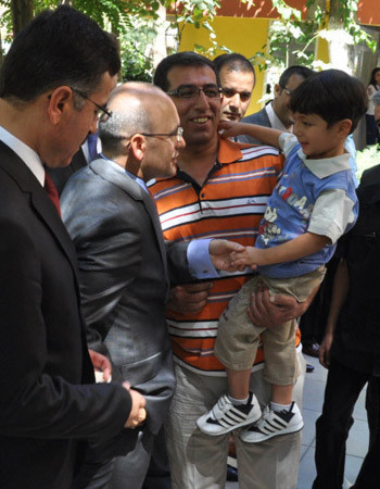 Maliye Bakanı'ndan çocuklara harçlık - Resim: 3
