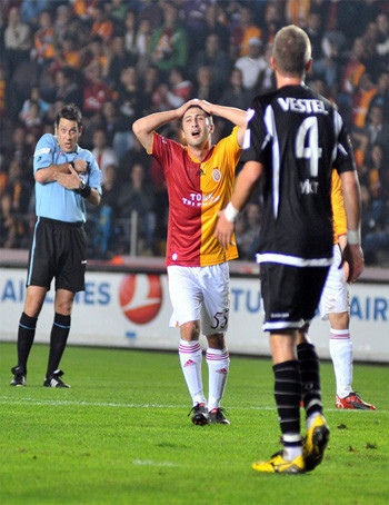 Manisa yenilgisi tribünleri çıldırttı! - Resim: 4